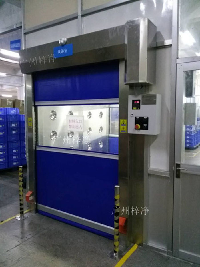  風(fēng)淋室選用什么樣快速卷簾門比較好？